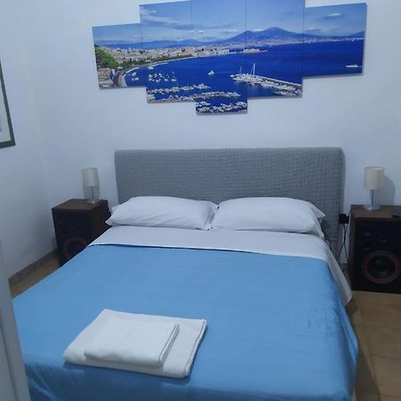 Monolocale Bed & Breakfast Napoli Bagian luar foto