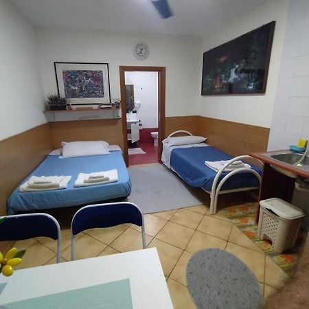 Monolocale Bed & Breakfast Napoli Bagian luar foto