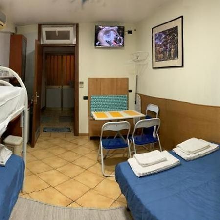 Monolocale Bed & Breakfast Napoli Bagian luar foto