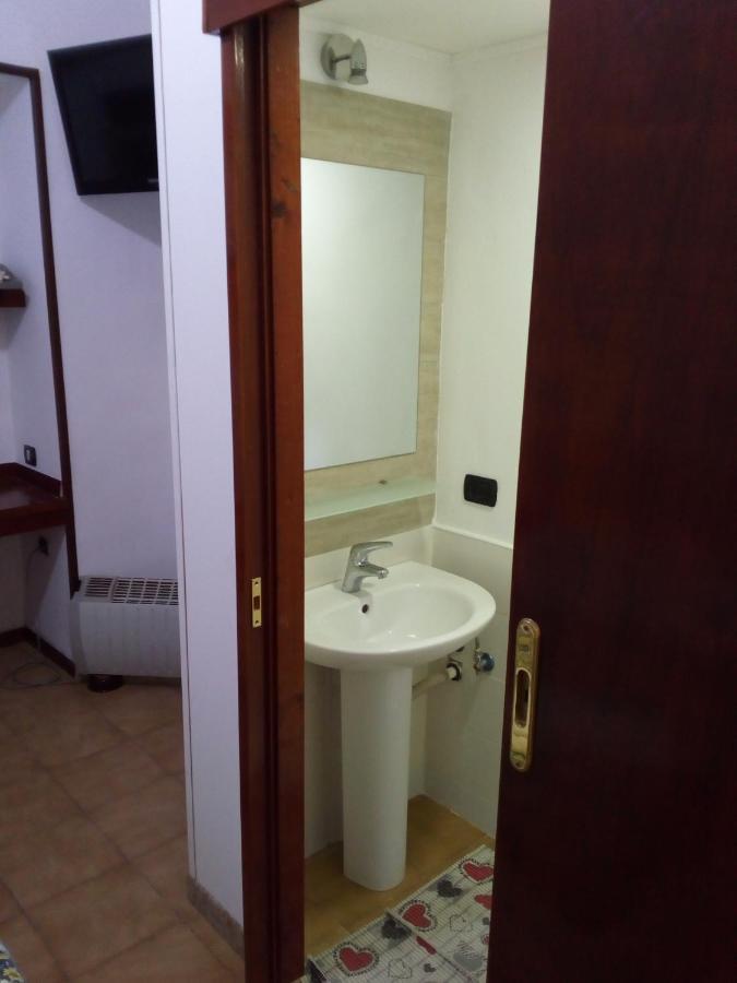 Monolocale Bed & Breakfast Napoli Bagian luar foto