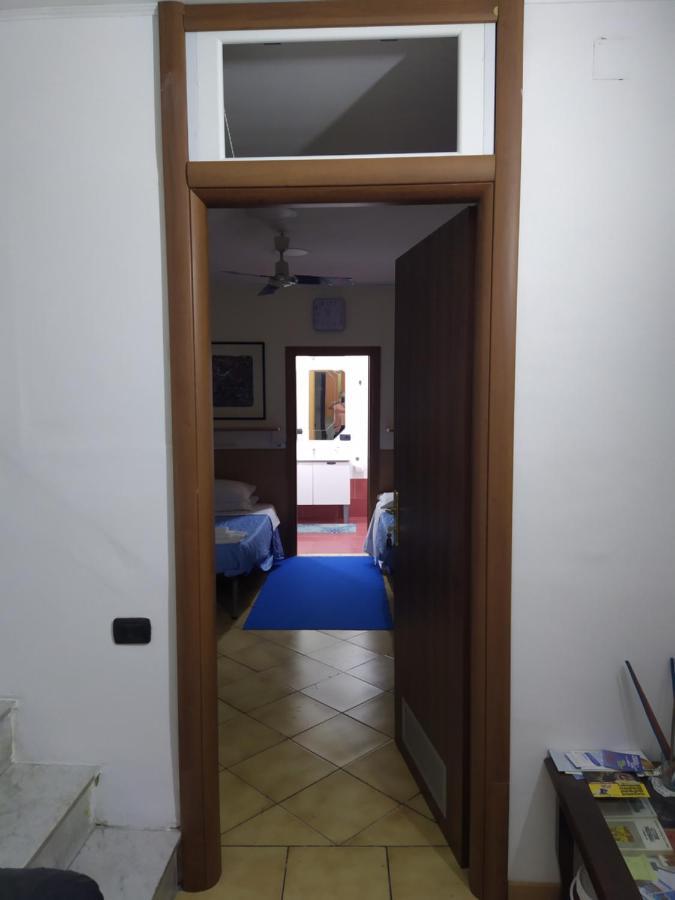 Monolocale Bed & Breakfast Napoli Bagian luar foto