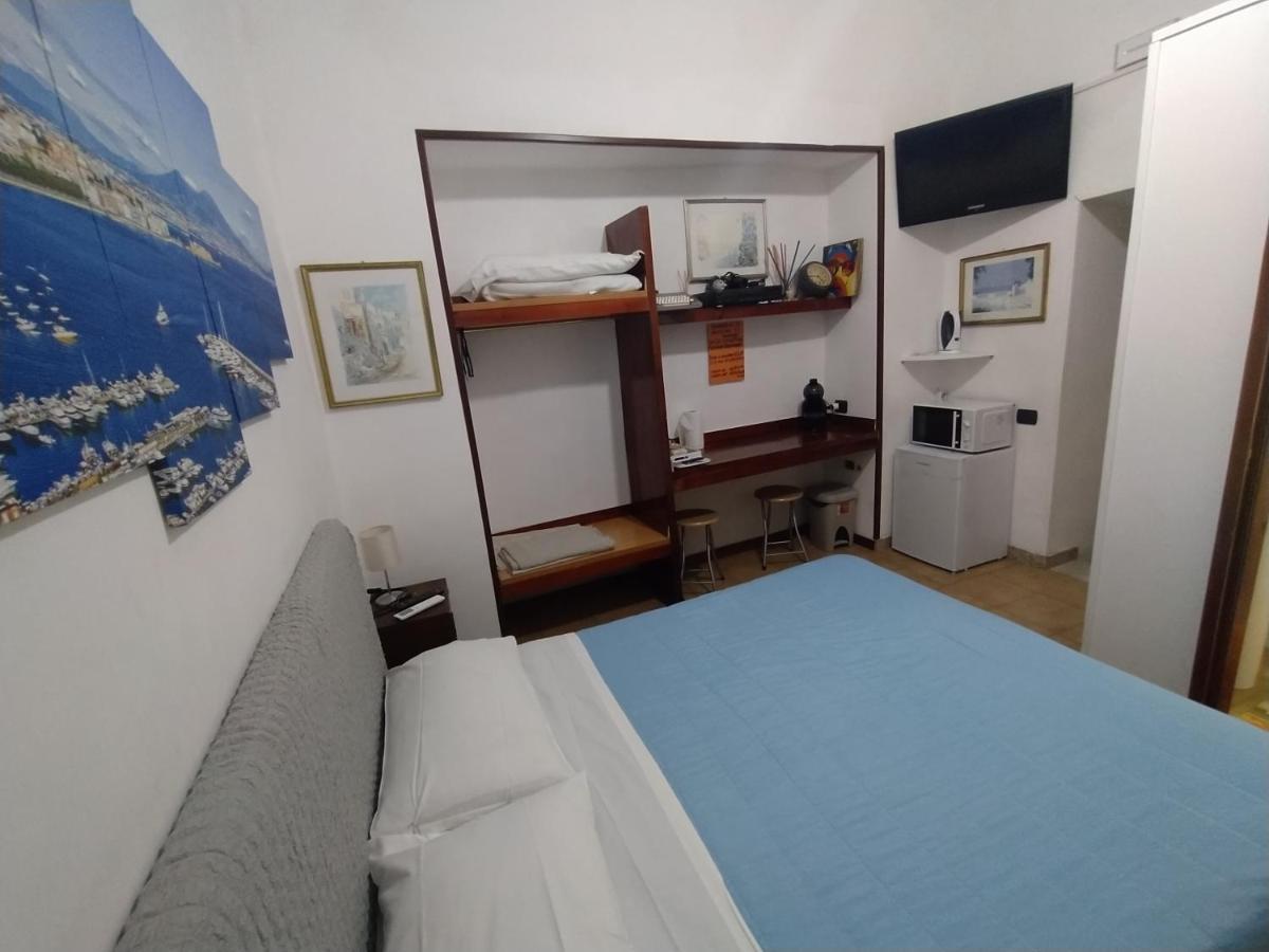 Monolocale Bed & Breakfast Napoli Bagian luar foto