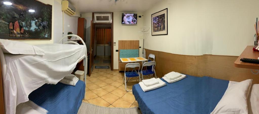 Monolocale Bed & Breakfast Napoli Bagian luar foto